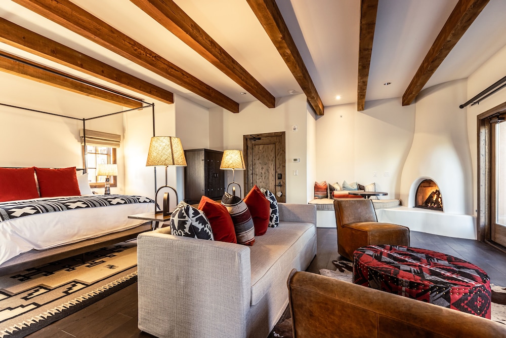 Junior Suite, 1 King Bed, Valley View - Photo 2