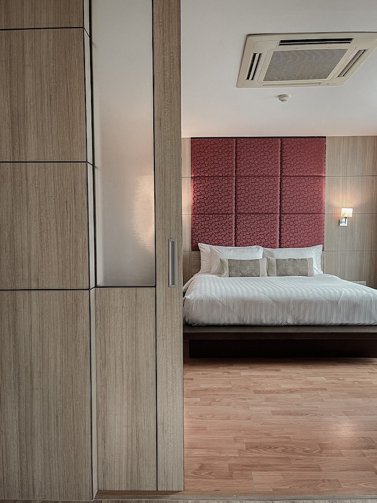 The One Suite - Photo 1