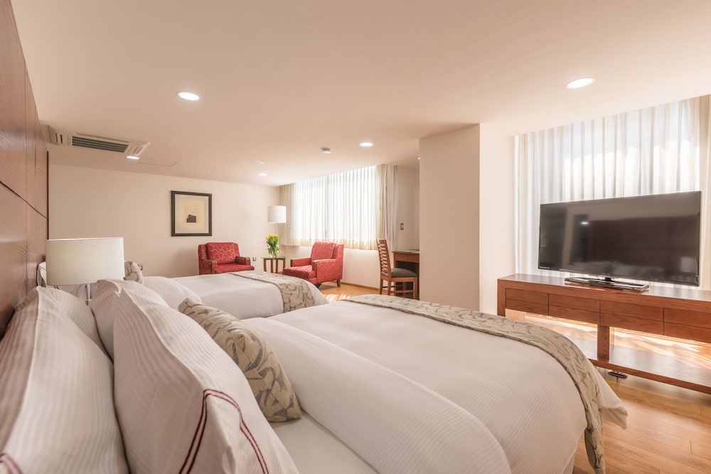 Double Master Suite thumbnail 6