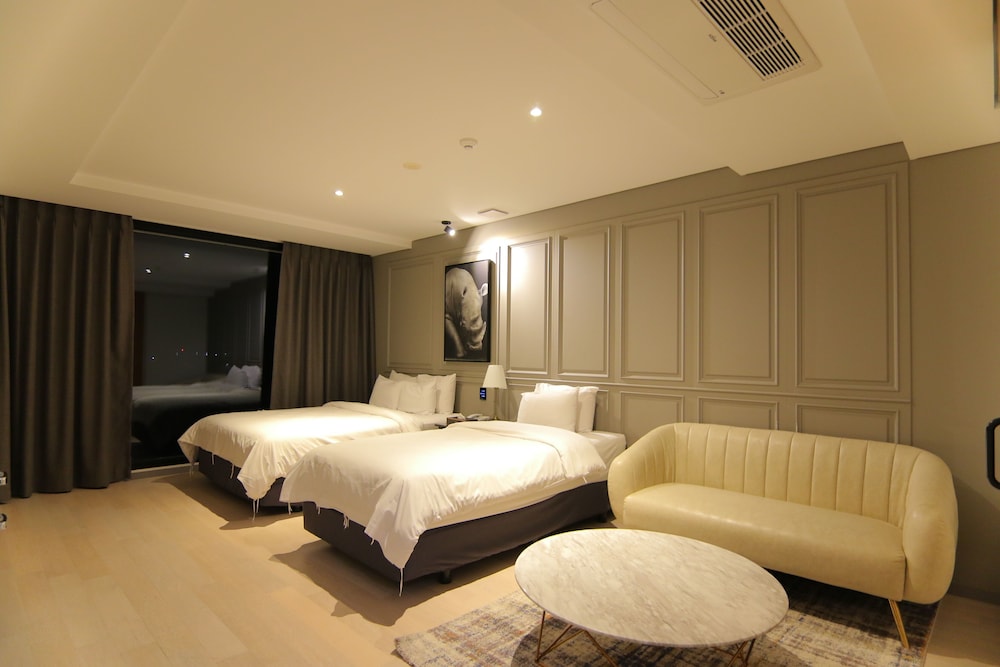 Standard Twin Room - Photo 12