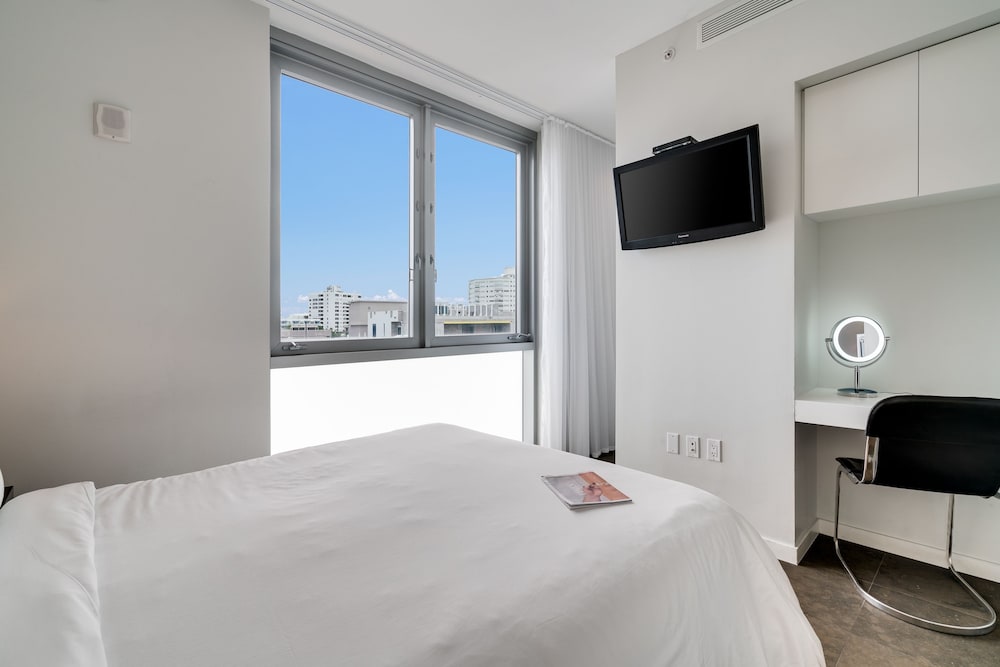 One Bedroom Suite - Photo 8