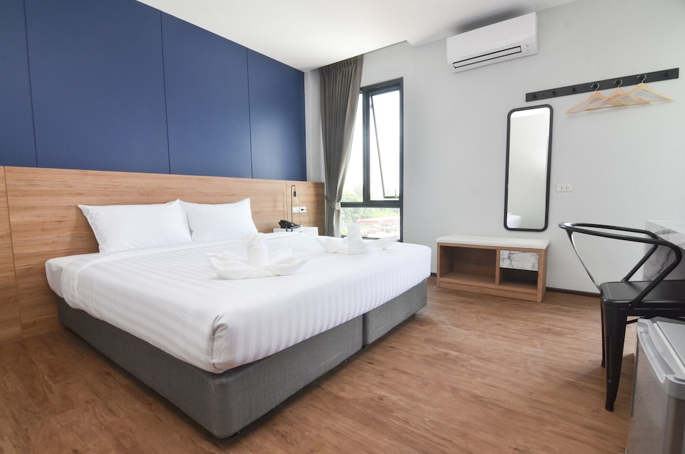 Deluxe Double Room, 1 King Bed, Non Smoking - Photo 1