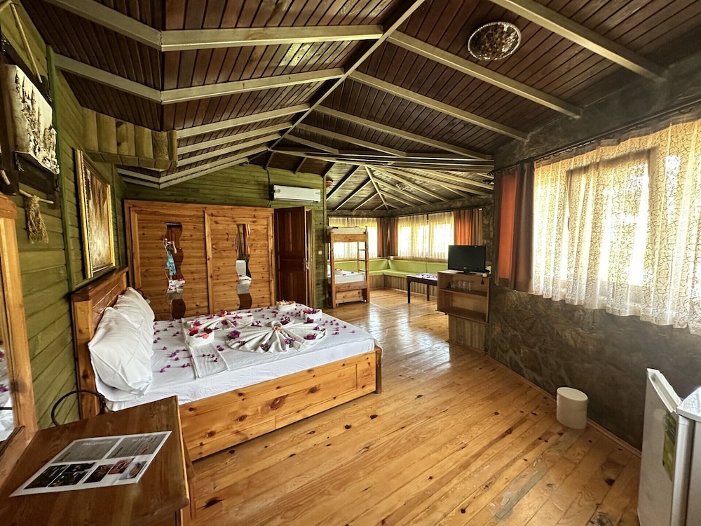 Deluxe Room, Jetted Tub