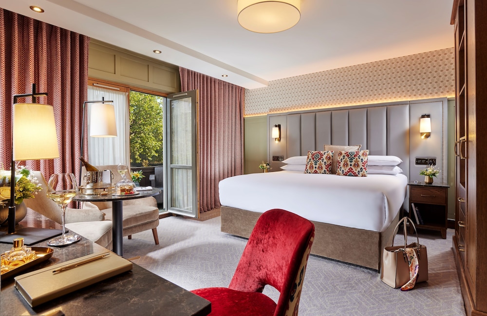 Gold Experience Room (2 Adults)