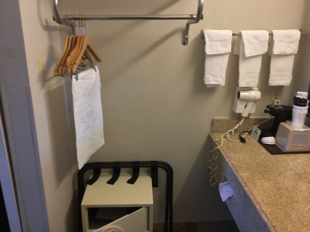 Standard Room, 1 King Bed, Accessible - Photo 6