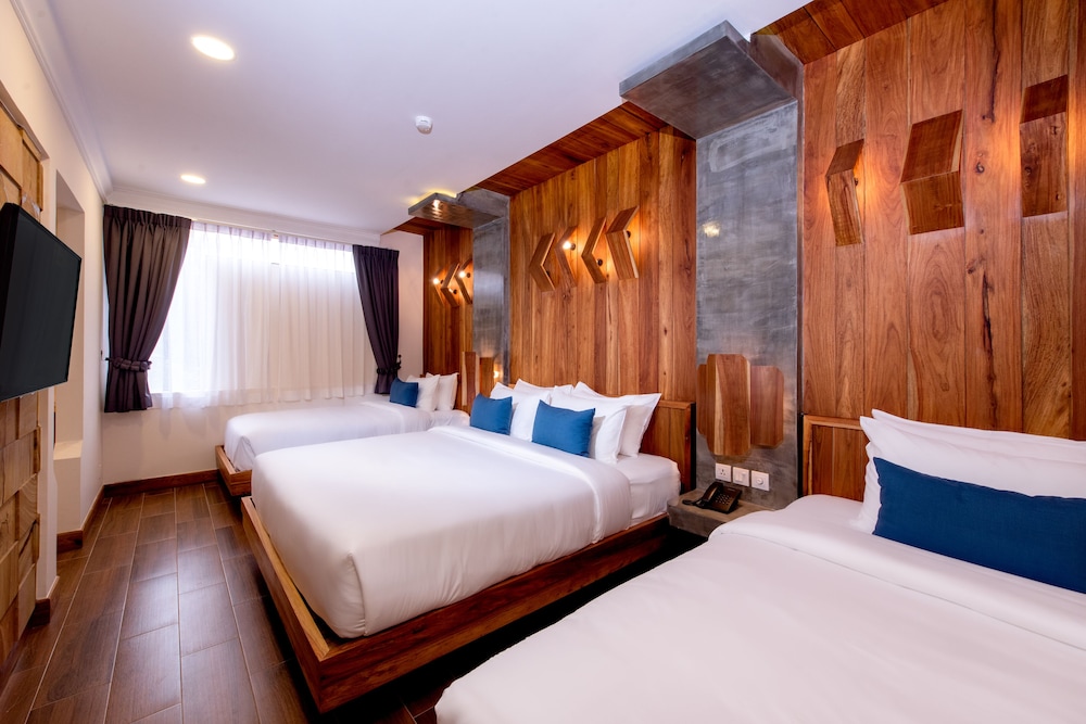 Luxury Family Suite Room - Photo 7