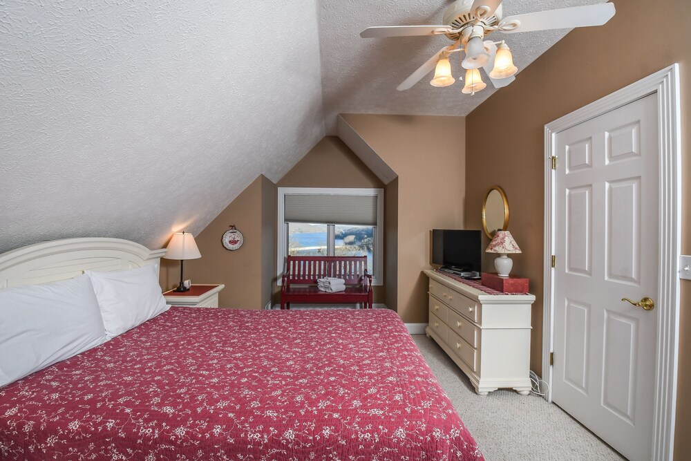 House, Multiple Beds, Hot Tub