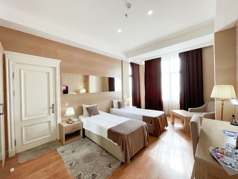 Standard Twin Room - Photo 2