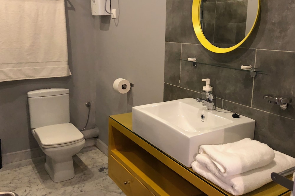 Deluxe Suite - Photo 13