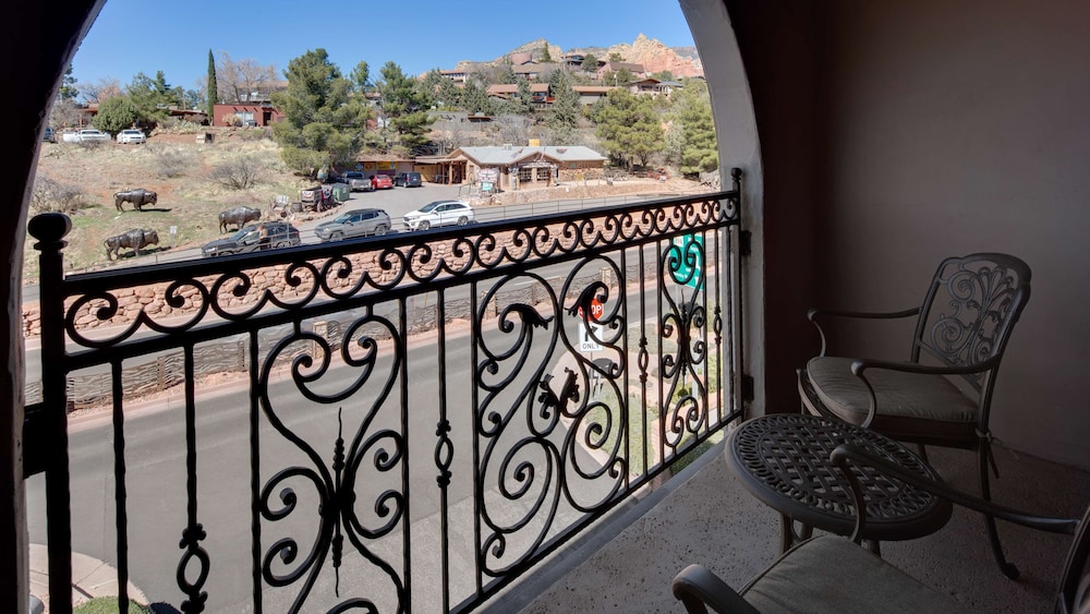 Standard Room, 2 Queen Beds, Non Smoking, Refrigerator (Town View)