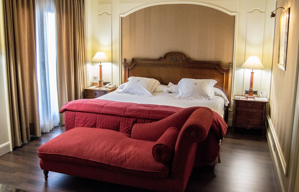 Junior Suite (Premier, Giralda view + extra bed)