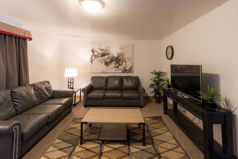 Suite, 2 Bedrooms (3 Queen Village) photo 3