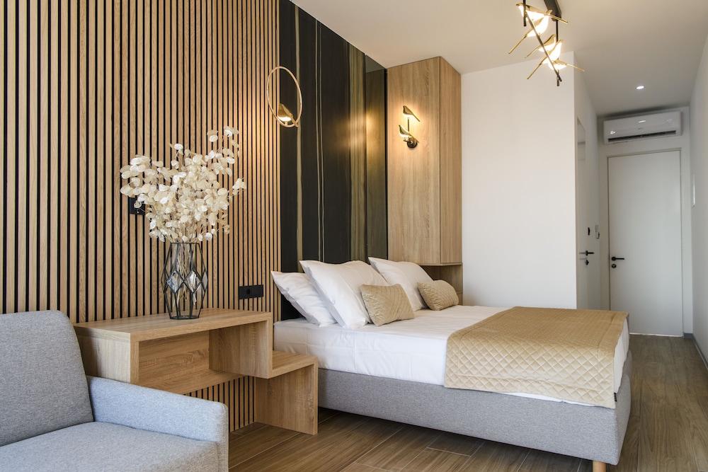 Deluxe Room, Sea View - Photo 7