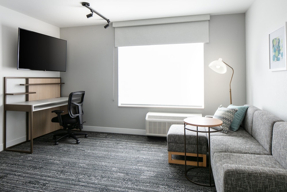 Suite, 1 Bedroom (Mobility Accessible, Roll-in Shower) photo 3
