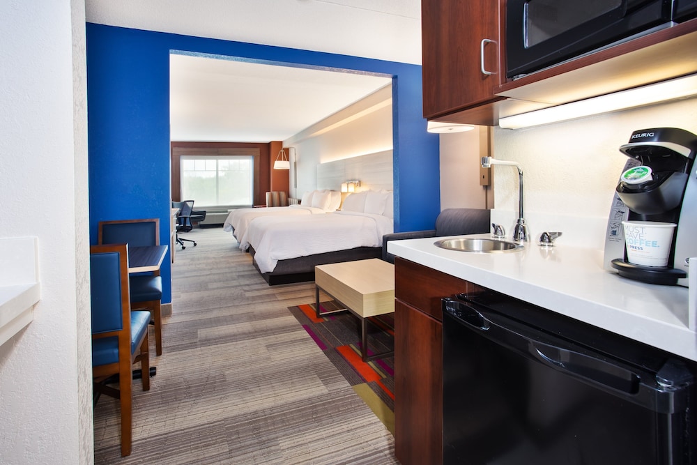 Suite, 2 Double Beds (Additional Living Area) - Photo 8