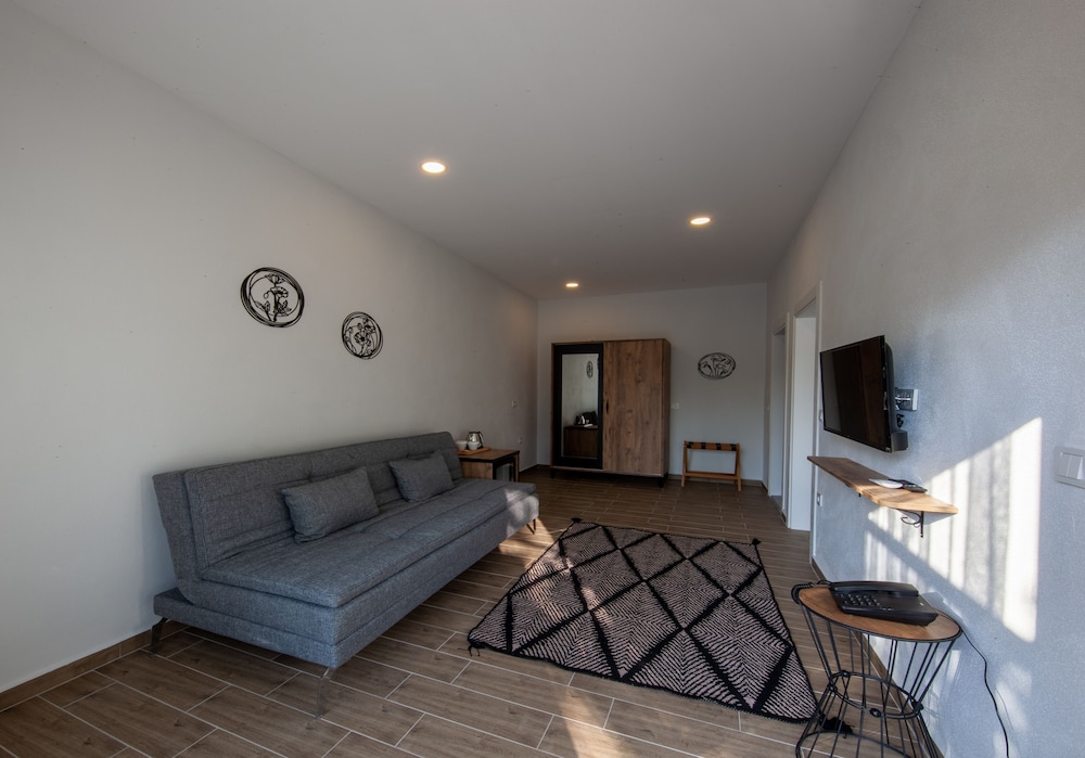 Deluxe Suite, Pool View photo 1