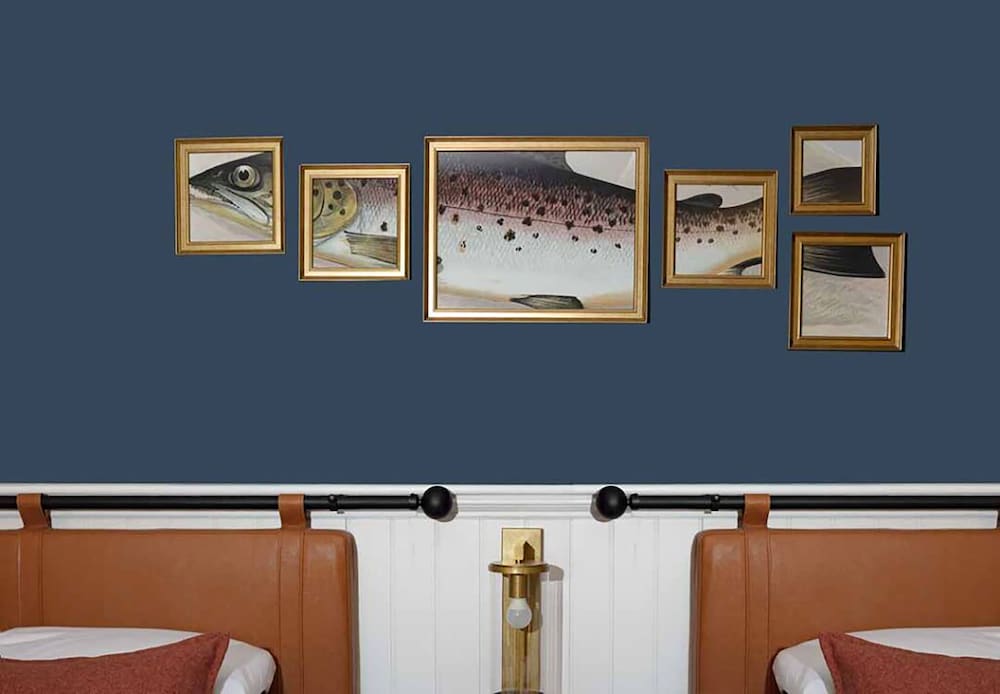 Contemporary Twin or Double Room with Loch View - Photo 1