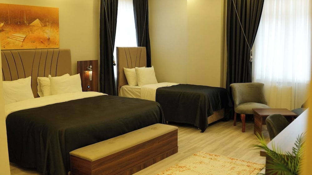 Family Quadruple Room - Photo 5