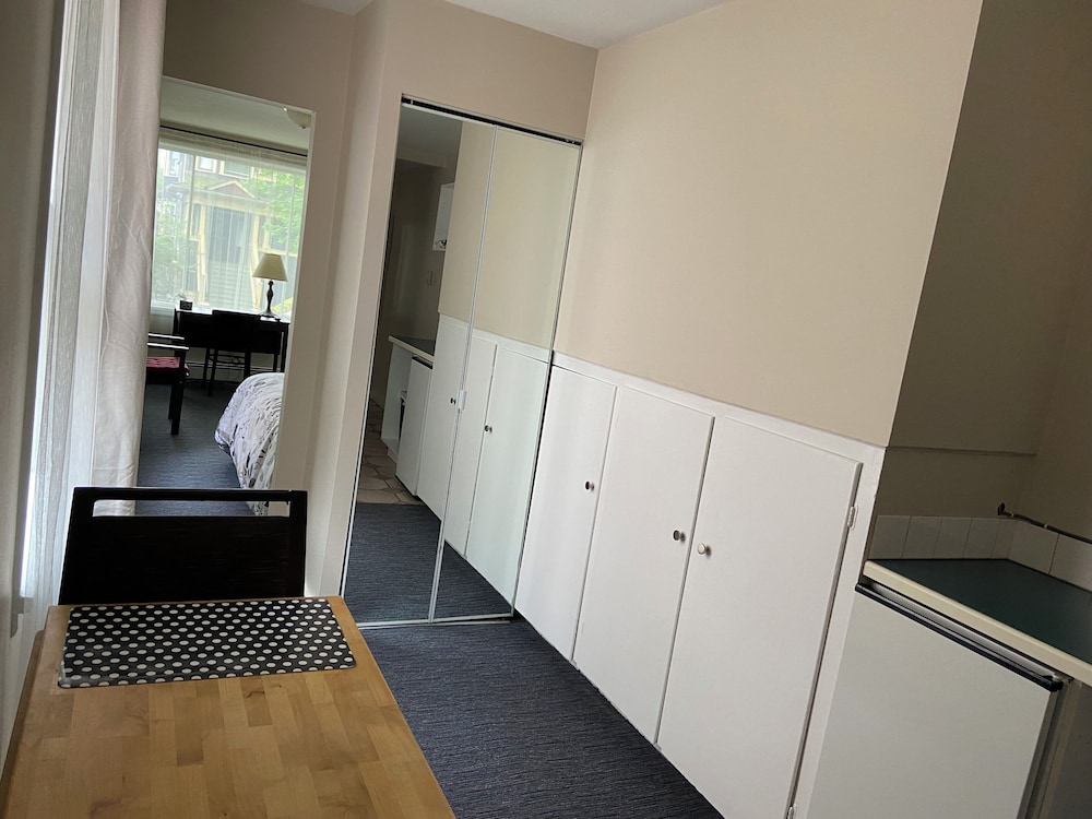 Suite, 1 Double Bed, Kitchenette, Private Bathroom thumbnail 6