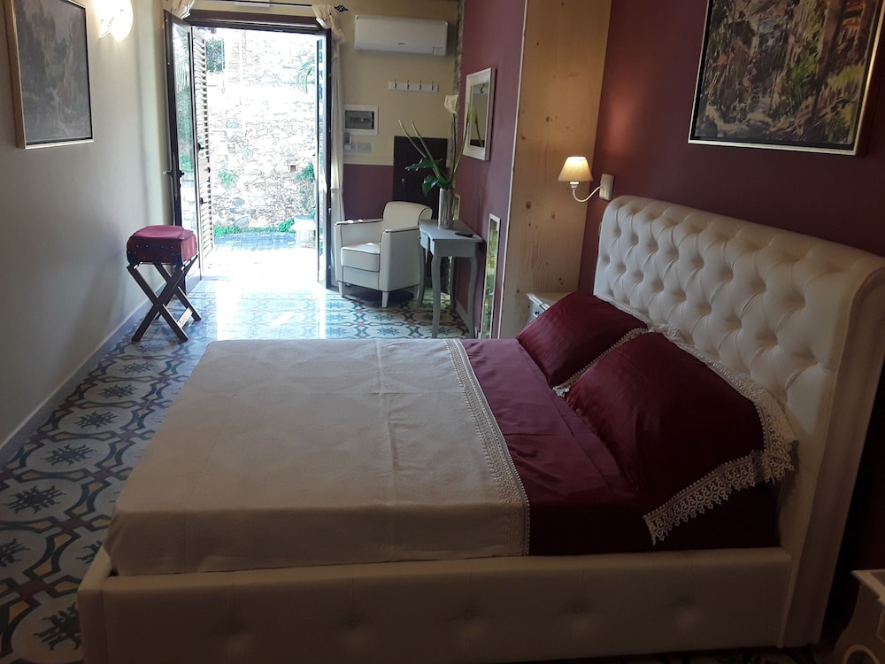 Superior Room, Multiple Beds, Ensuite photo 1