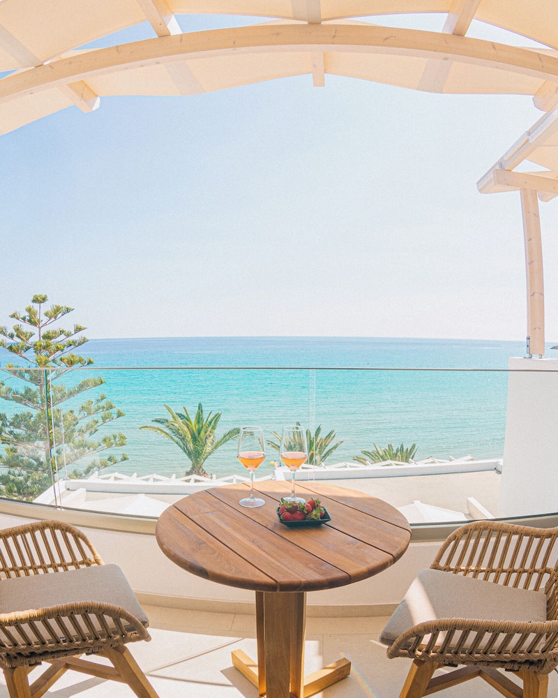 Deluxe Quadruple Room, Balcony, Sea View photo 1