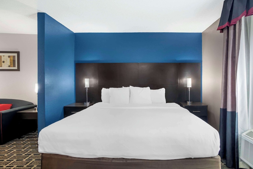 Business Room, 1 King Bed with Sofa bed, Non Smoking - Photo 3