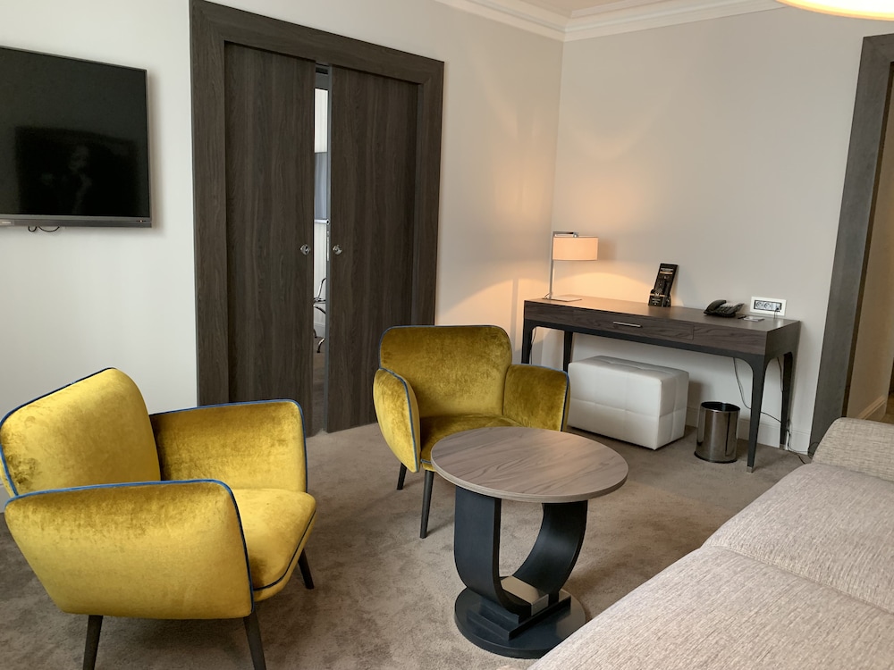 Suite - Photo 4
