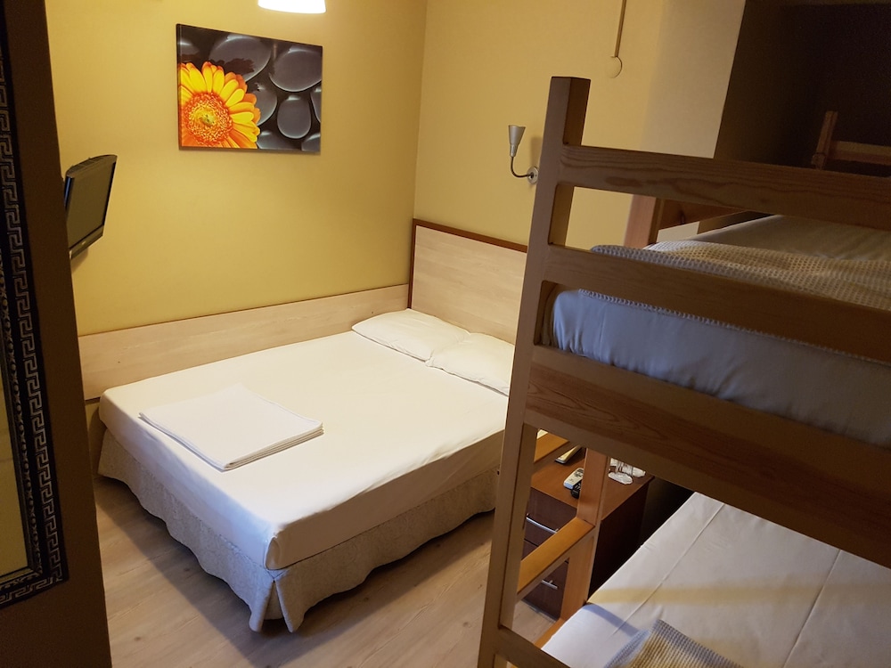 Family Quadruple Room, 1 Bedroom photo 3