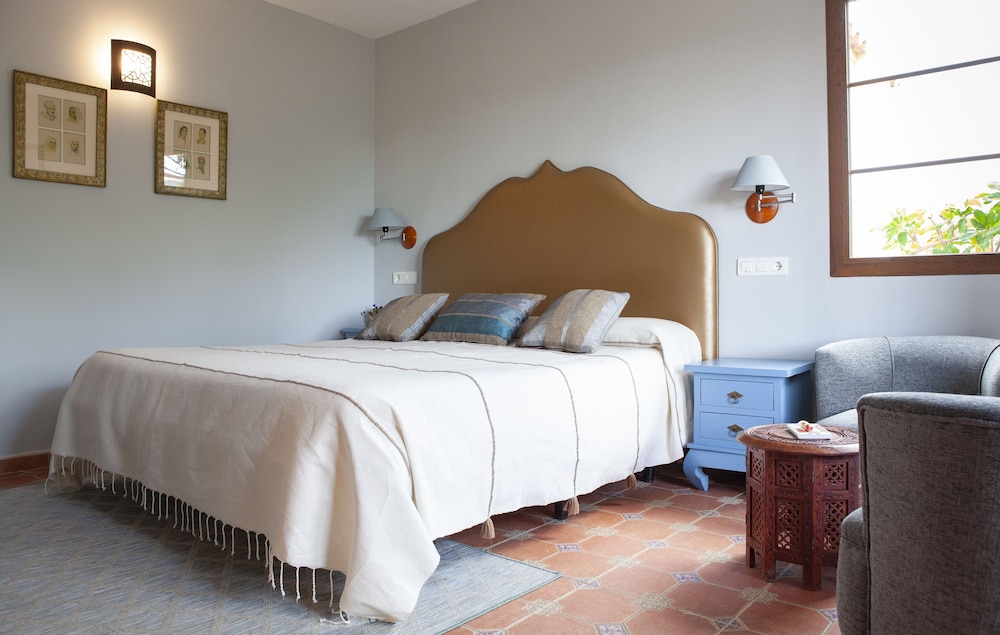 Junior Suite, 1 King Bed, Terrace, Mountain View