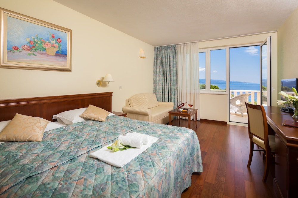 Comfort Double Room, 1 King Bed, Balcony, Beachside photo 2