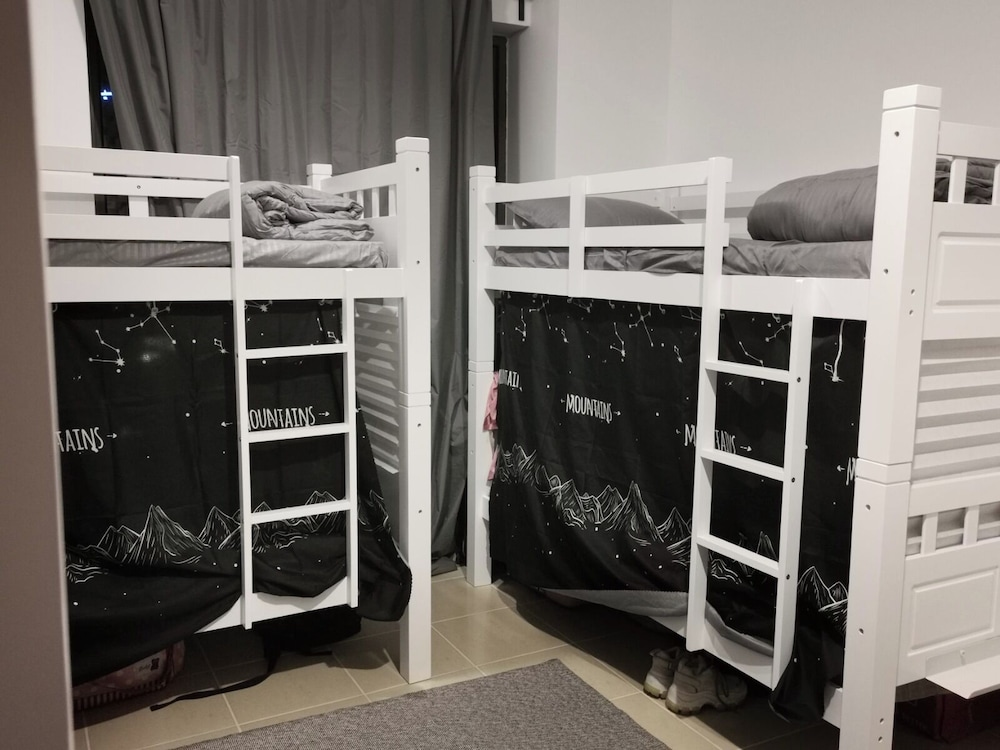 Deluxe Shared Dormitory, Women Only, Non Smoking, Partial Ocean View photo 3