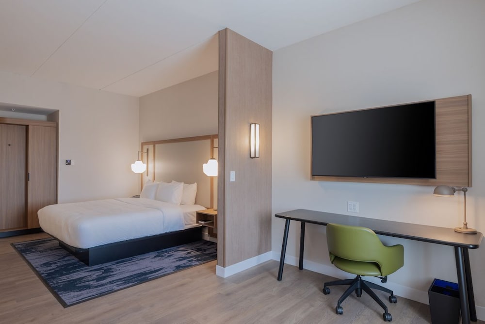 Executive Suite, 1 King Bed with Sofa bed (Mobility Accessible, Tub) photo 1