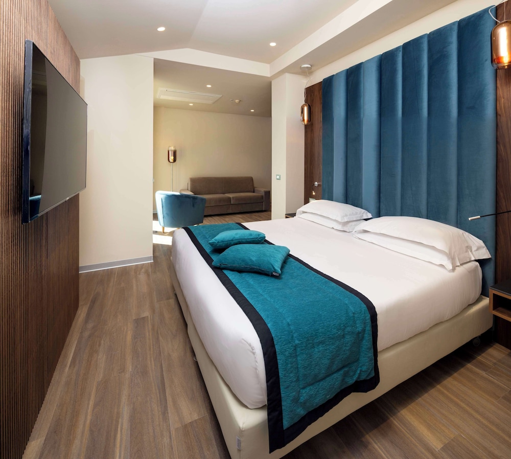 Junior Suite, Multiple Beds, Non Smoking, City View - Photo 6