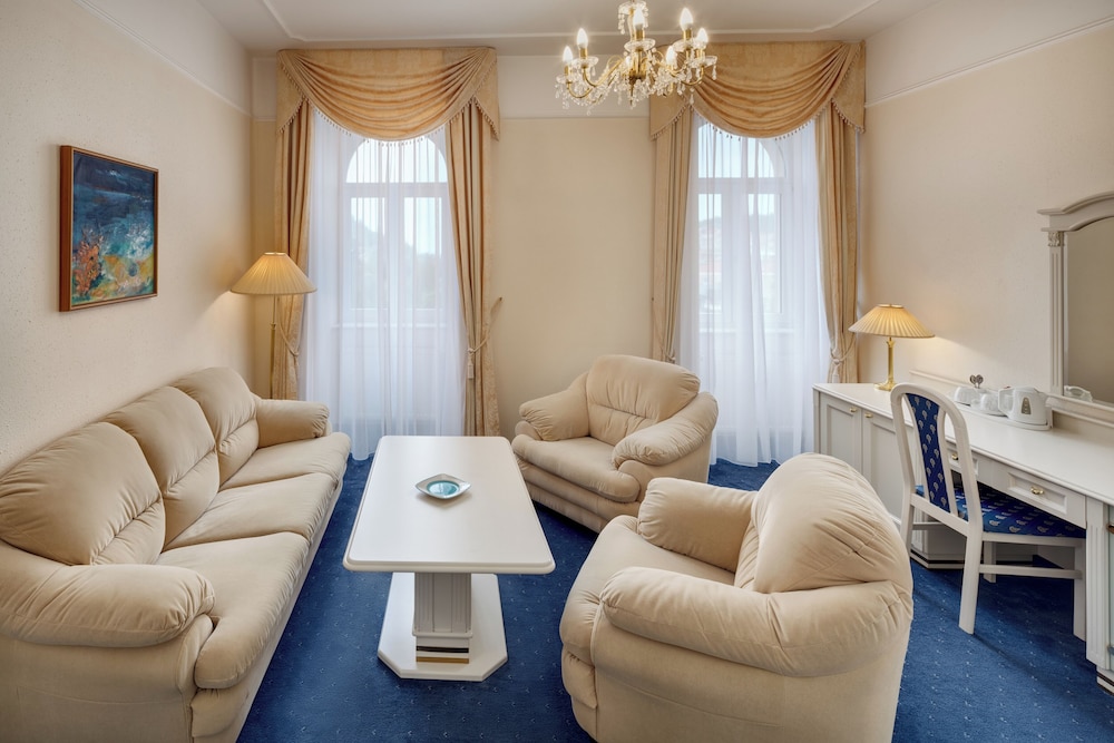 Standard Suite with Wellness and Fitness Access - Photo 2