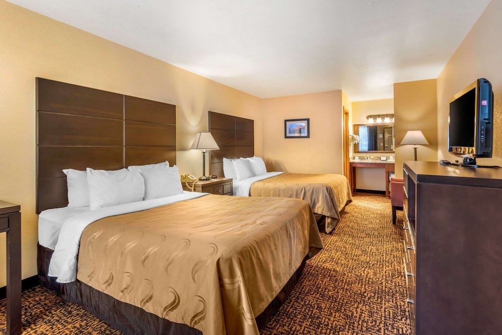 Standard Suite, 2 Queen Beds photo 1