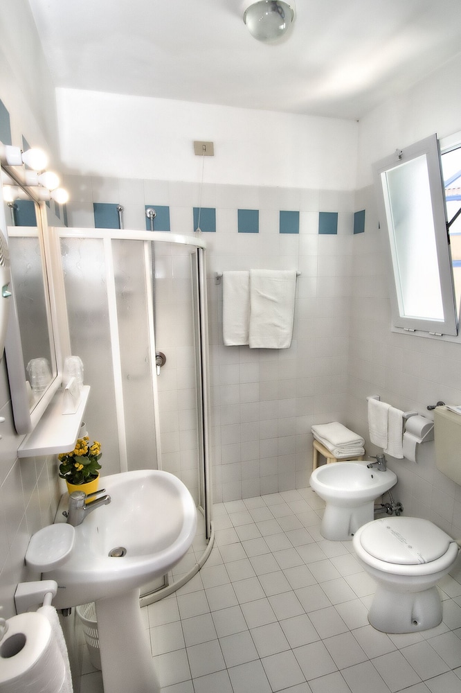 Standard Triple Room, Sea View photo 3