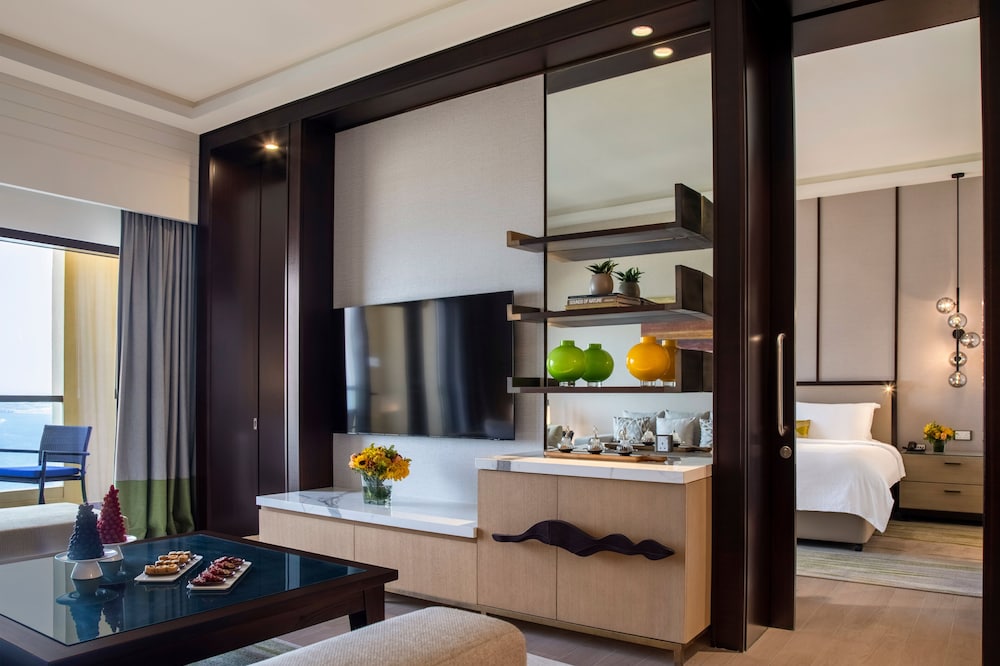 Suite, 1 Bedroom, Balcony (Sea Front Lounge Access)