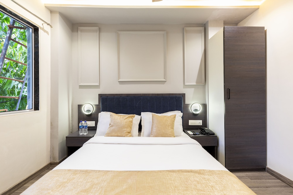 Deluxe Room - Photo 11