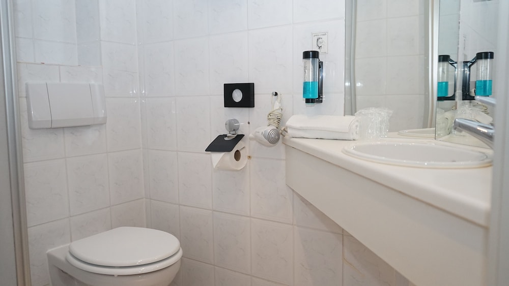 Standard Triple Room - Photo 6