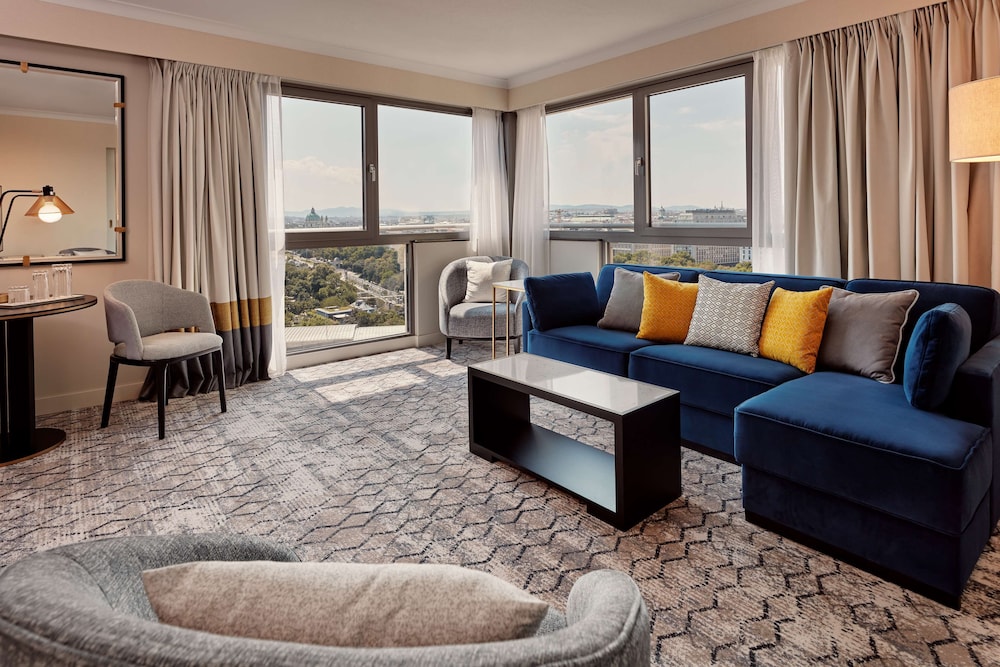 Suite, 1 King Bed (Grand Park, Lounge Access)