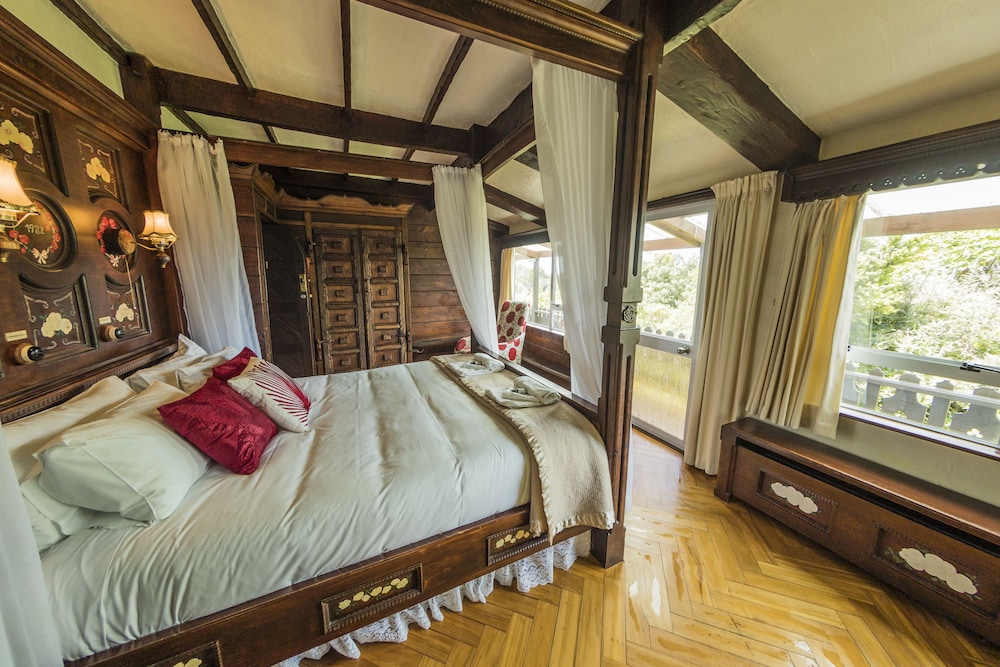 Honeymoon Suite photo 3