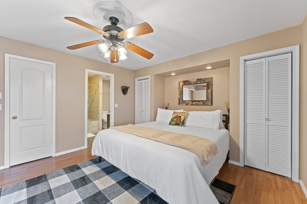 Condo, 2 Bedrooms