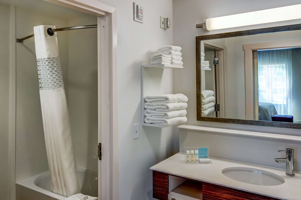 Studio, 2 Queen Beds, Accessible (Hearing)