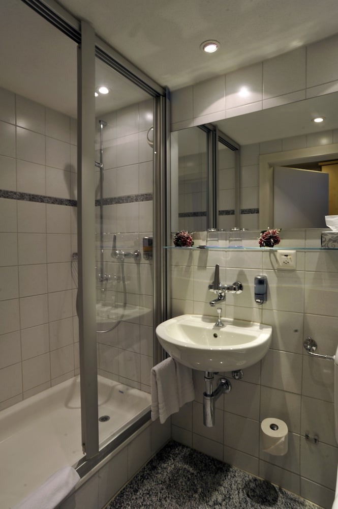 Standard Double or Twin Room, 2 Twin Beds - Photo 4