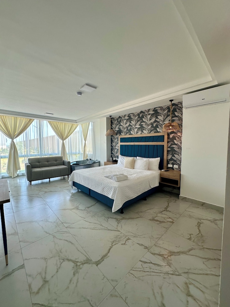 Honeymoon Room, 1 King Bed, Bathtub, Garden View photo 1