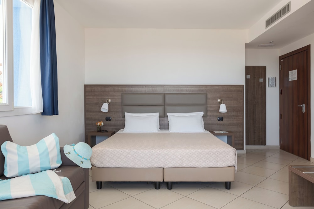 Deluxe Quadruple Room photo 3