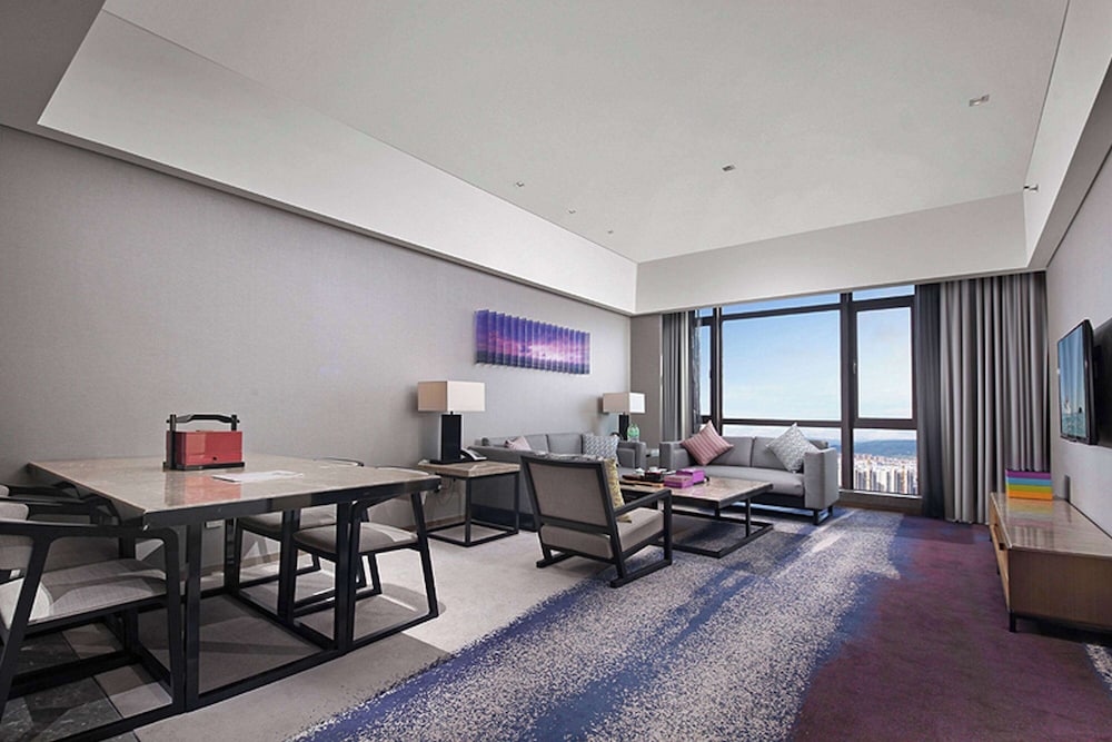 Executive Suite, 1 King Bed, Non Smoking photo 1