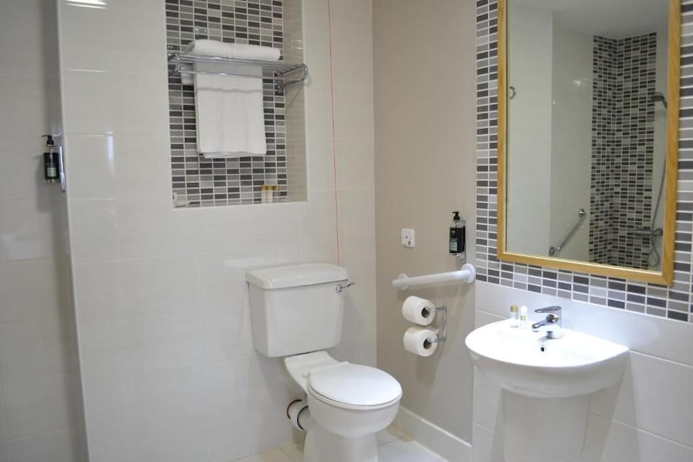 Two-Bedroom Apartment (5 Adults) - Photo 6