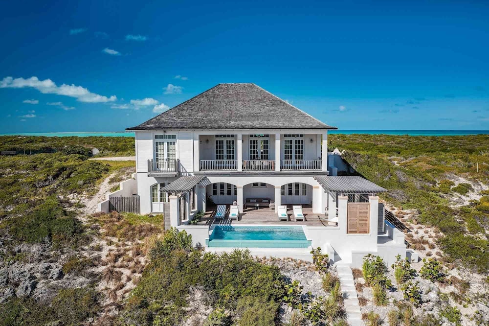 Three Bedroom Luxury Villa with Private Pool (Non Smoking)