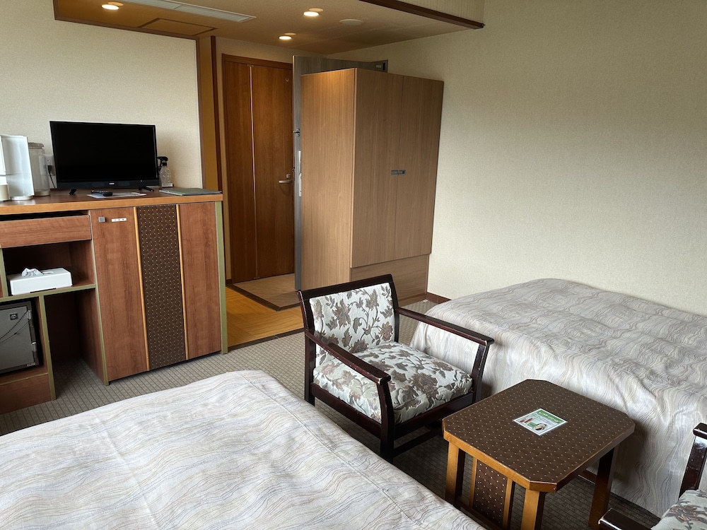 Economy Twin Room, Non Smoking photo 3